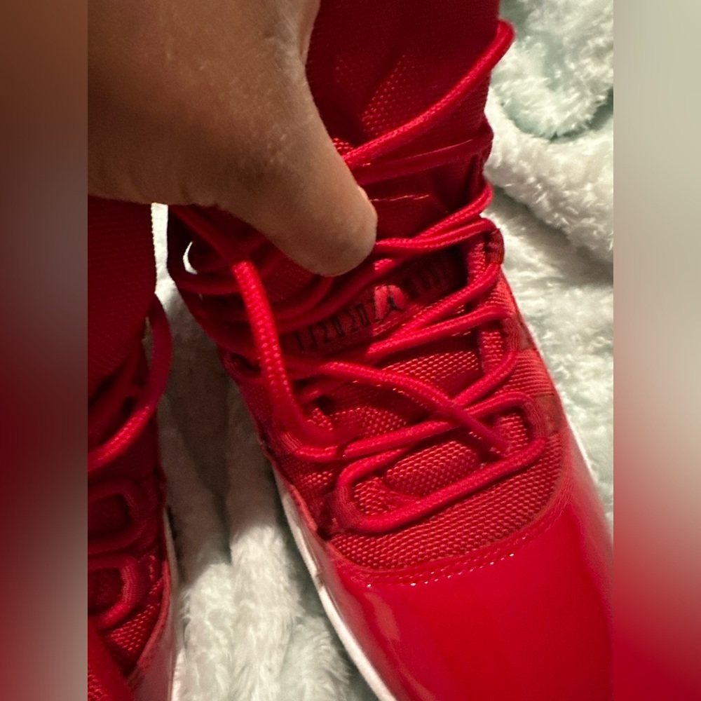 YOUTH JORDANS - Picture 2 of 6